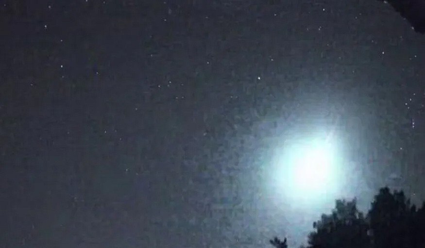 Космический «камушек» устроил в небе над Крымом раннее светопреставление