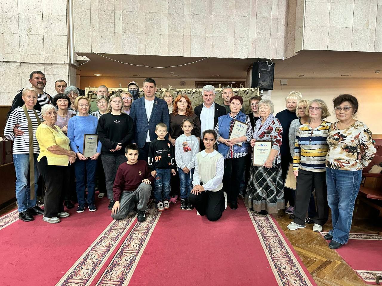 Более 25 тысяч квадратных метров масксетей сплели волонтёры объединения «Маскировочные котики» за год