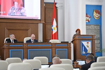 Принят закон об установлении коэффициента, отражающего региональные особенности рынка труда, на 2026 год