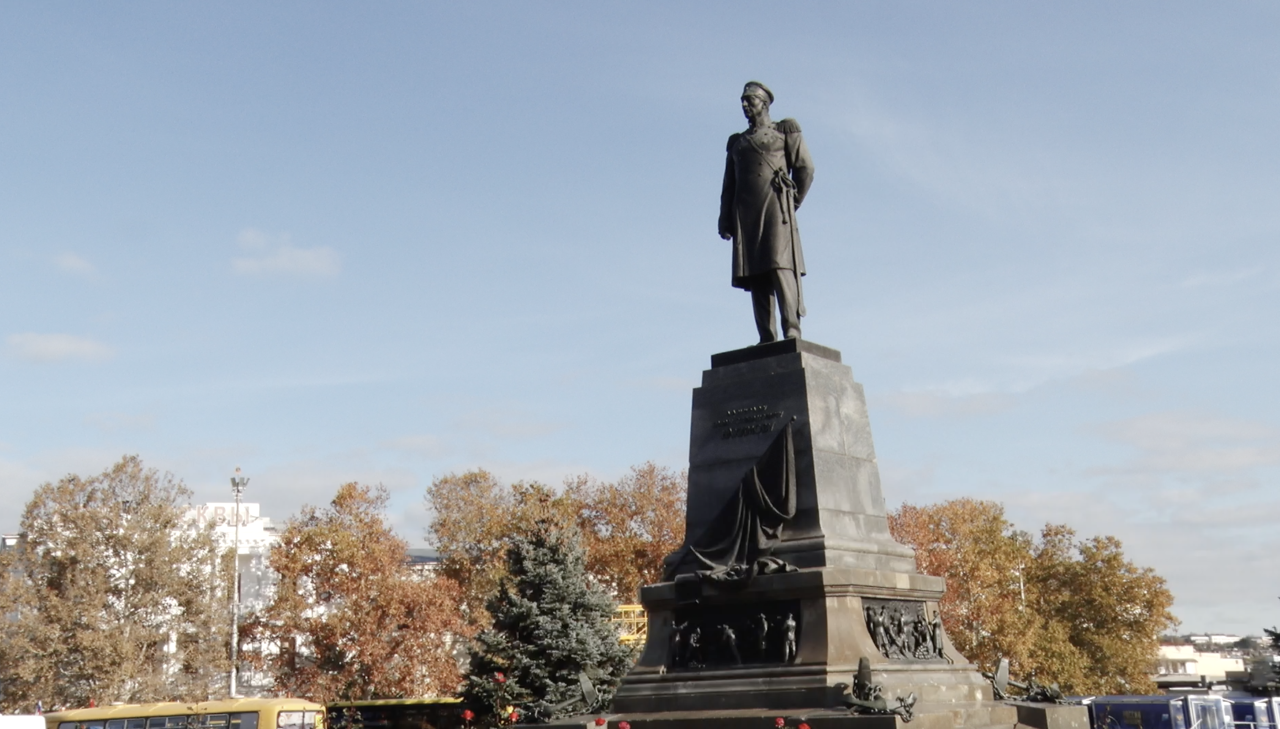 Памятнику адмиралу Нахимову исполнилось 127 лет