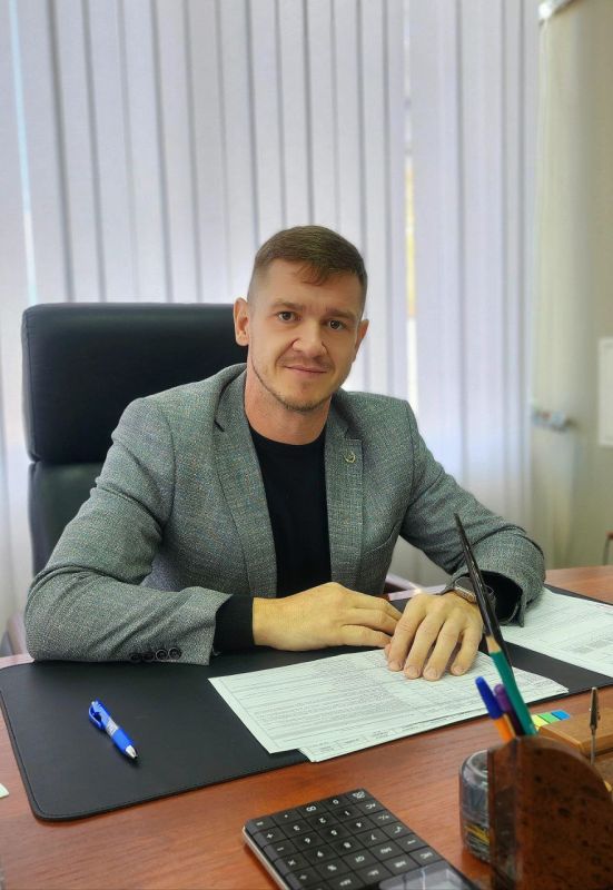 Сегодня день рождения отмечает наш руководитель, директор ГКУ «Управление по эксплуатации объектов городского хозяйства» Алексей Игоревич Шаталов