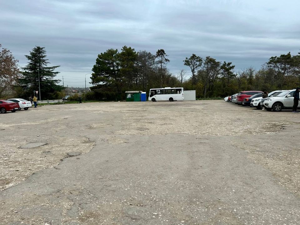 Михаил Развожаев: Сотрудники департамента транспорта и развития дорожно-транспортной инфраструктуры по моему поручению сегодня обследовали парковку рядом с мемориальным комплексом «Сапун-гора»