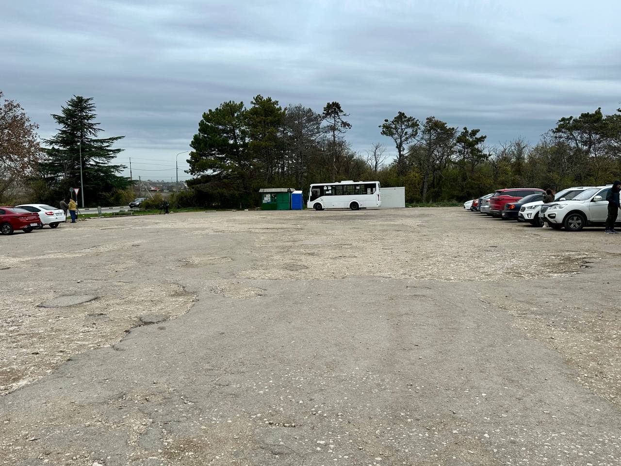 Михаил Развожаев: Сотрудники департамента транспорта и развития дорожно-транспортной инфраструктуры по моему поручению сегодня обследовали парковку рядом с мемориальным комплексом «Сапун-гора»