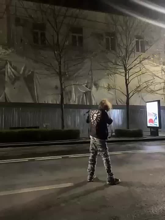 Полиция Севастополя проводит проверку по факту опубликованного видео мужчины с арбалетом