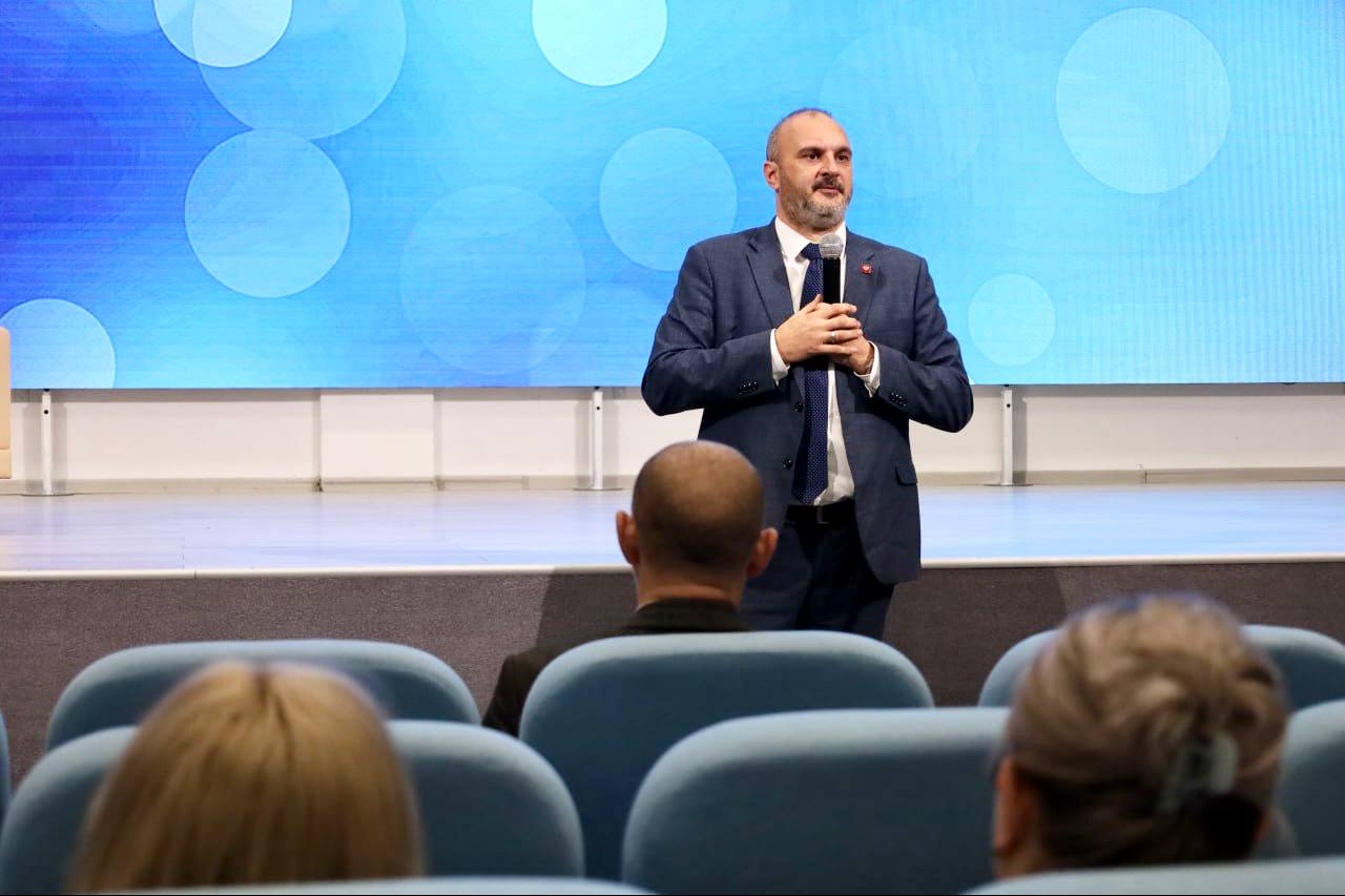 Сегодня провел собрание для председателей школьных родительских комитетов, директоров школ и операторов питания