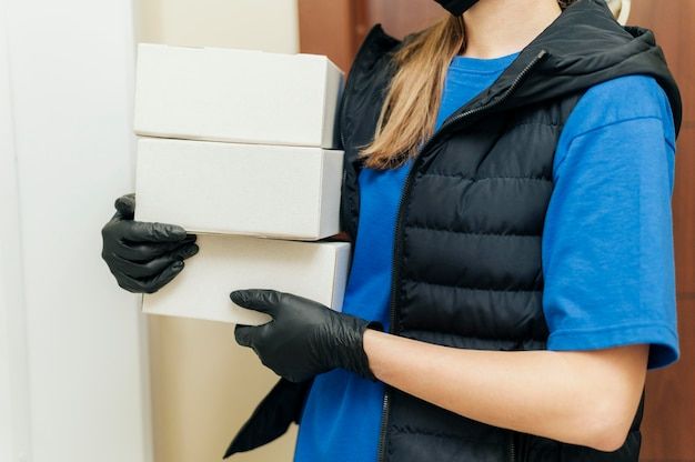 Курьерская служба доставки и преимущества сотрудничества для компаний