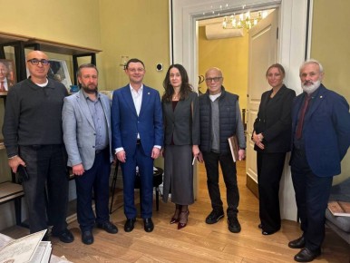 Делегация Российской академии художеств посетила Севастопольскую детскую школу искусств