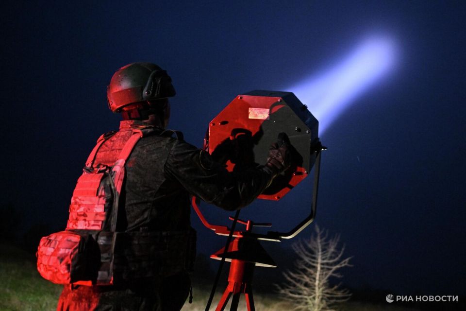 Российские военные отражают атаку беспилотников ВСУ на Севастополь