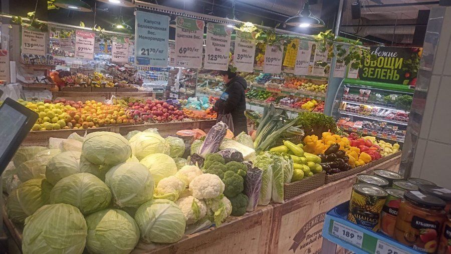 Еженедельный мониторинг цен в Севастополе показал снижение цен на курицу, сливочное масло, яблоки, свежие помидоры и «борщевой набор»