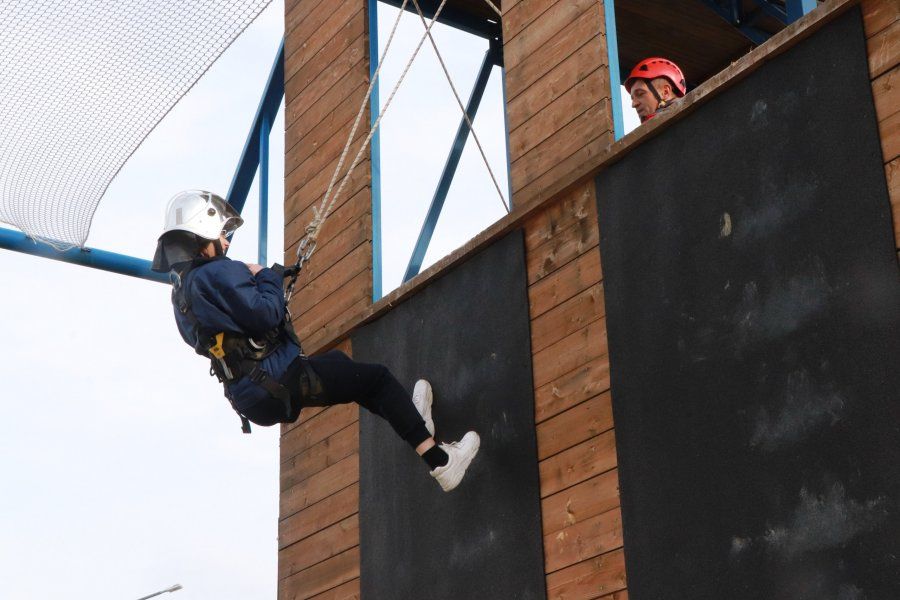 В рамках проекта «Живые уроки по безопасности» в пожарно-спасательной части Павловка прошли практические уроки