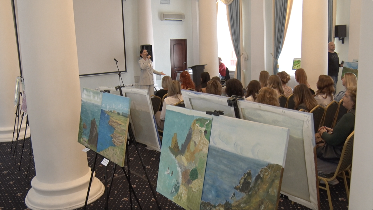 Открылась выставка картин жён и матерей бойцов СВО