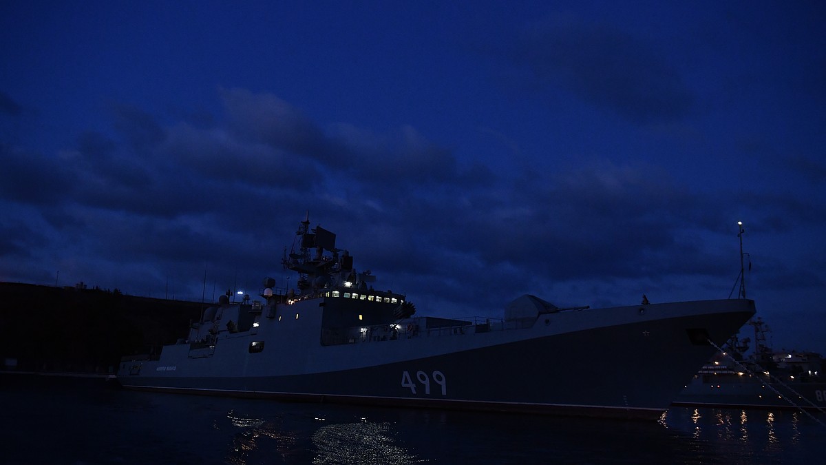 Флот проводит тренировки со стрельбой в Севастополе