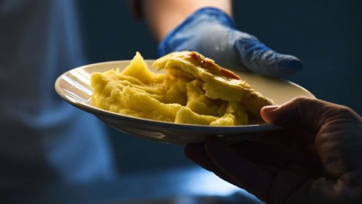 В 80% предприятий общепита в Крыму и Севастополе нашли опасные продукты