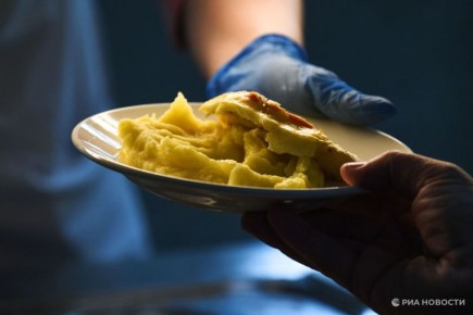 В общепитах Крыма и Севастополя нашли опасную еду