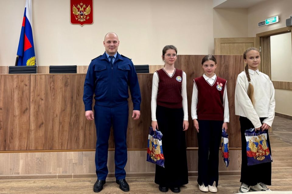Прокуратура Гагаринского района г. Севастополя поздравила победителей конкурса рисунков