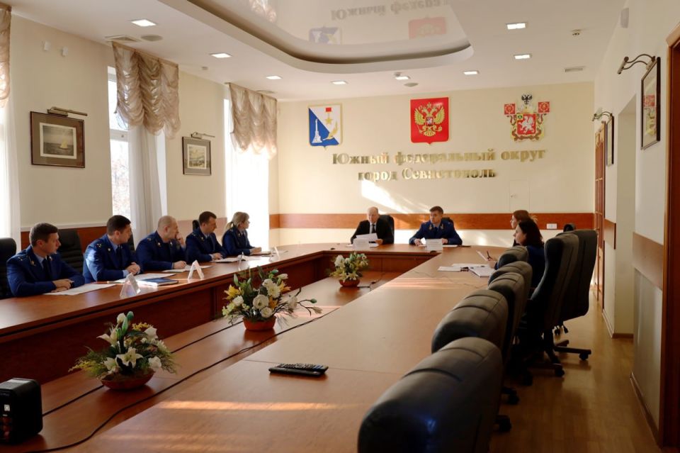 Сегодня, 25 ноября 2025 года, исполняющий обязанности прокурора города Севастополя Дмитрий Теллин провел личный прием граждан по поручению Президента Российской Федерации