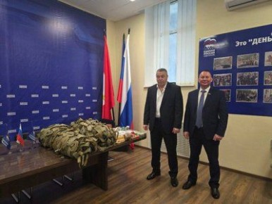 ZaМИР. Депутаты передали гуманитарную помощь бойцам