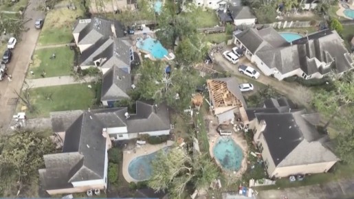 Более 100 домов повреждены из-за торнадо в Хьюстоне