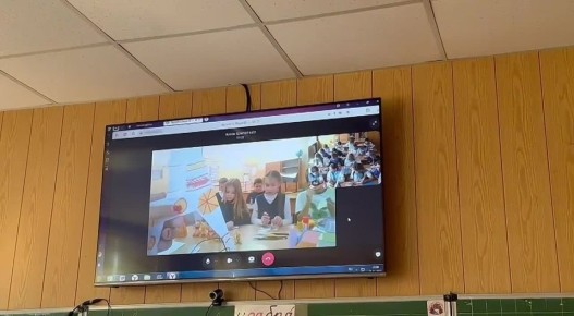 4-а класс школы №35 (команда «ИнТеРеСаНтИкИ») вместе с классным руководителем Анастасией Игоревной Киричишиной участвуют в конкурсе «Классная дружба»