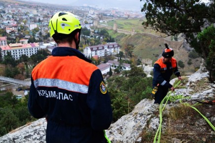 Спасатели провели тренировку на горе в Судаке