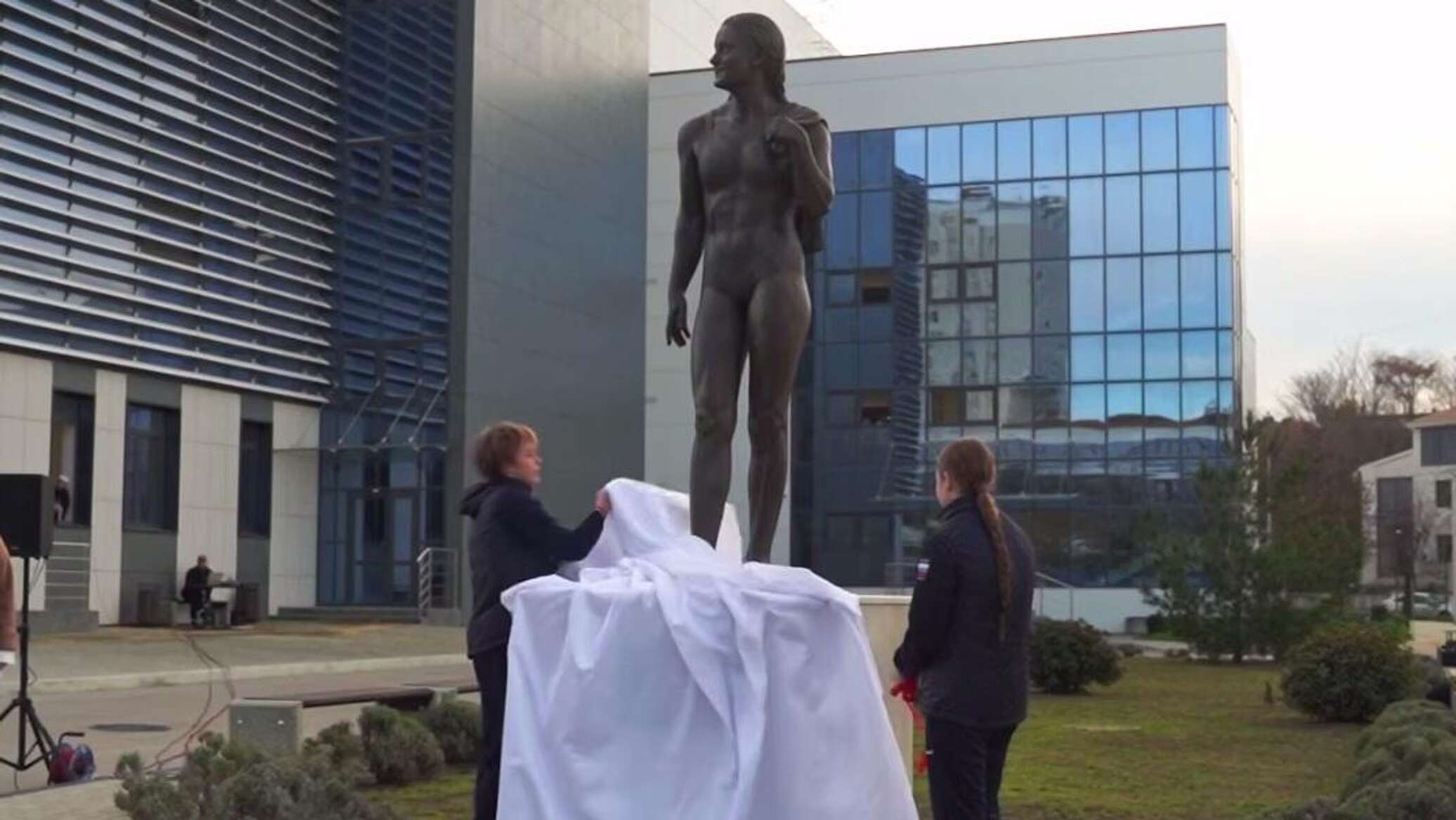 В Севастополе открыли памятник олимпийской чемпионке Прозуменщиковой