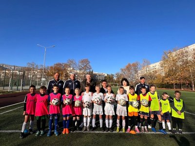 Алексей Ярусов вручил мячи футболистам школы № 49