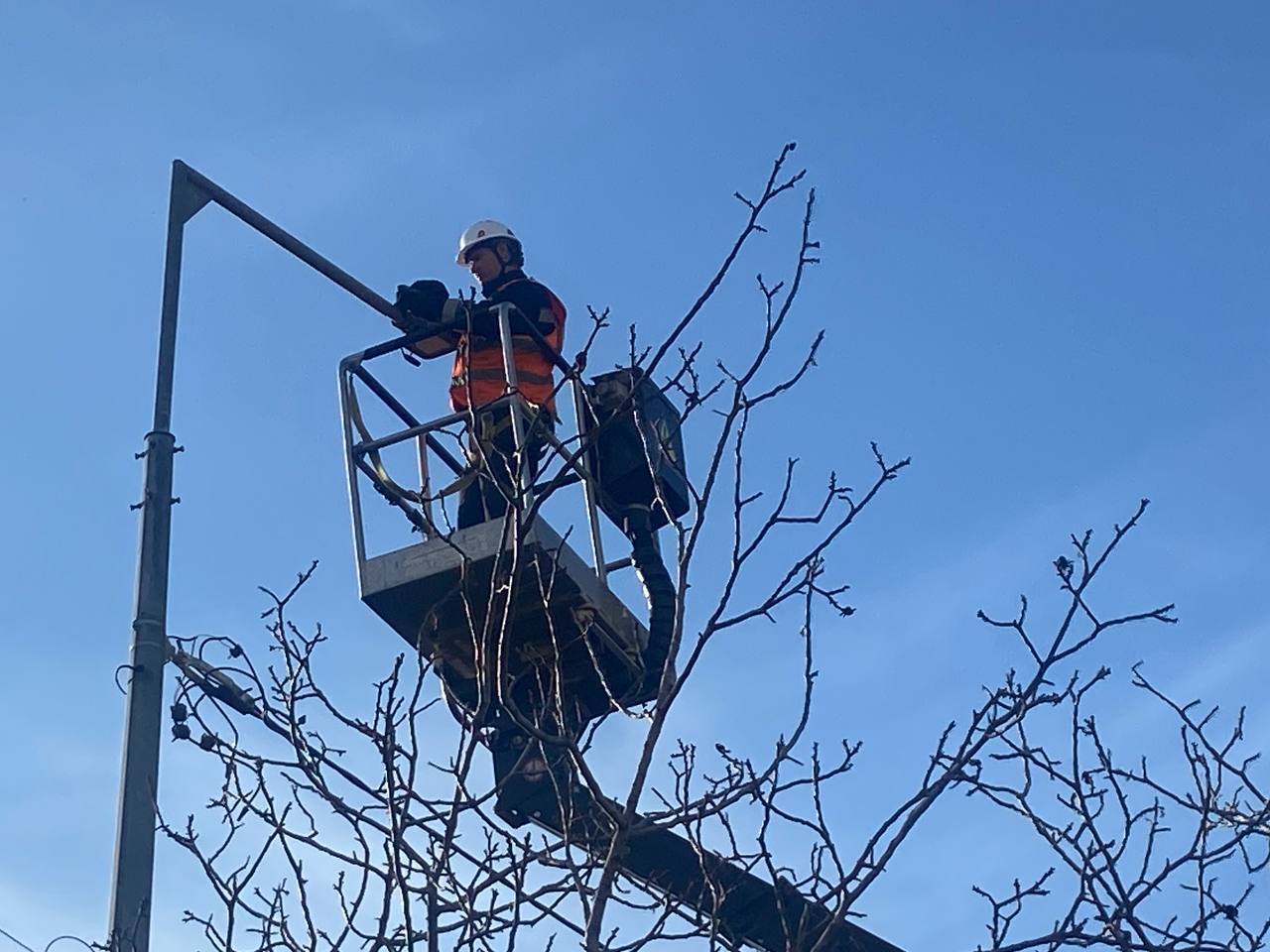 Более 800 новых уличных светильников установили в Севастополе с начала года