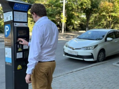 Департамент транспорта напоминает: продлевать право бесплатной парковки нужно ежегодно