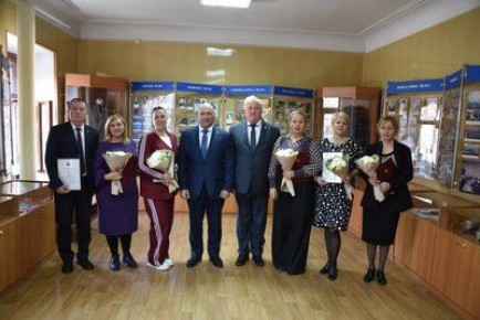 Владимир Немцев поздравил сотрудников Севастопольского многопрофильного колледжа