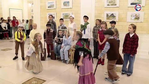 В Севастопольской детской школе искусств открылась выставка рисунков ко Дню матери