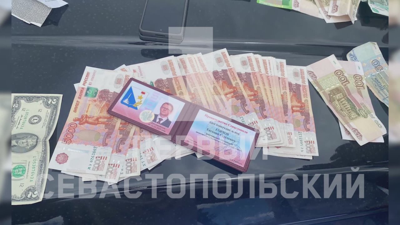 Бывшего и. о. замгубернатора Севастополя Евгения Горлова приговорили к 9,5 годам лишения свободы в колонии строгого режима и штрафу в виде 20-кратного размера взятки (120 млн руб.) за взятку 6 млн руб. от представителя...