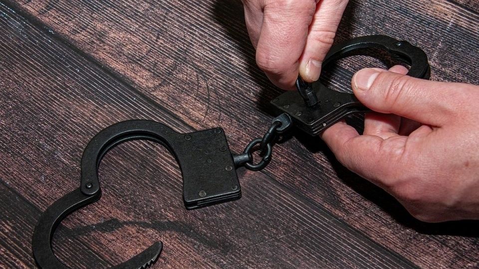 В Севастополе мужчина хранил пистолет с патронами: его могут посадить на пять лет