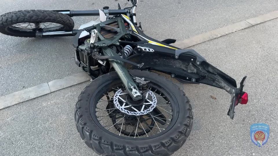 На Учкуевке водитель электробайка погиб, врезавшись в столб