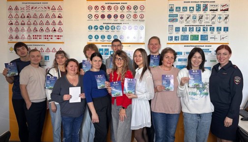 Севастопольские автоинспекторы провели беседу в автошколе с будущими водителями