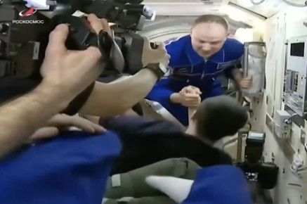 Новый космический экипаж ступил на борт МКС