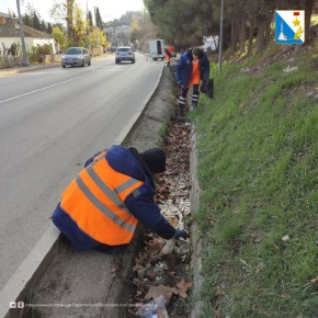 Севастопольский «Водоканал» активно прочищает ливневую канализацию перед сезоном дождей