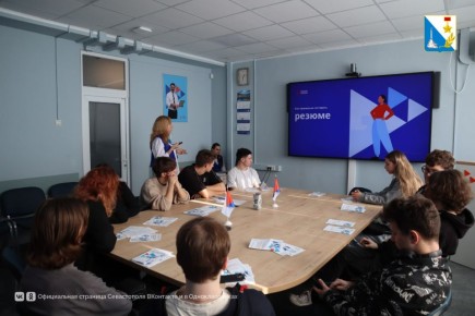 В кадровом центре Севастополя прошел День открытых дверей, который собрал более 30 жителей