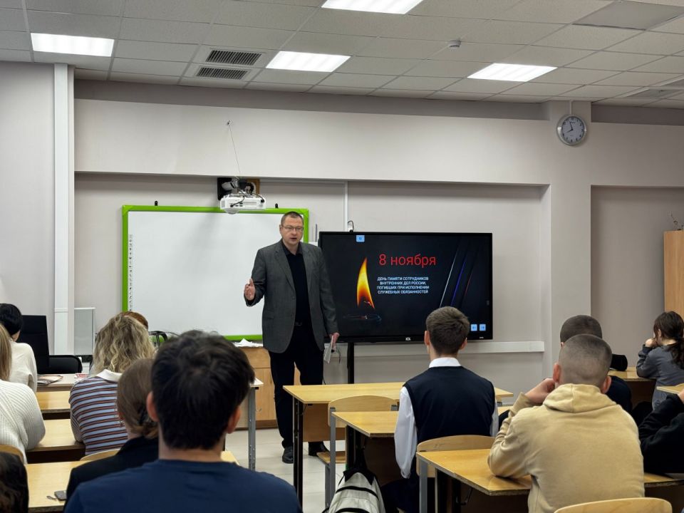 Севастопольские полицейские продолжают проводить профилактические беседы со школьниками