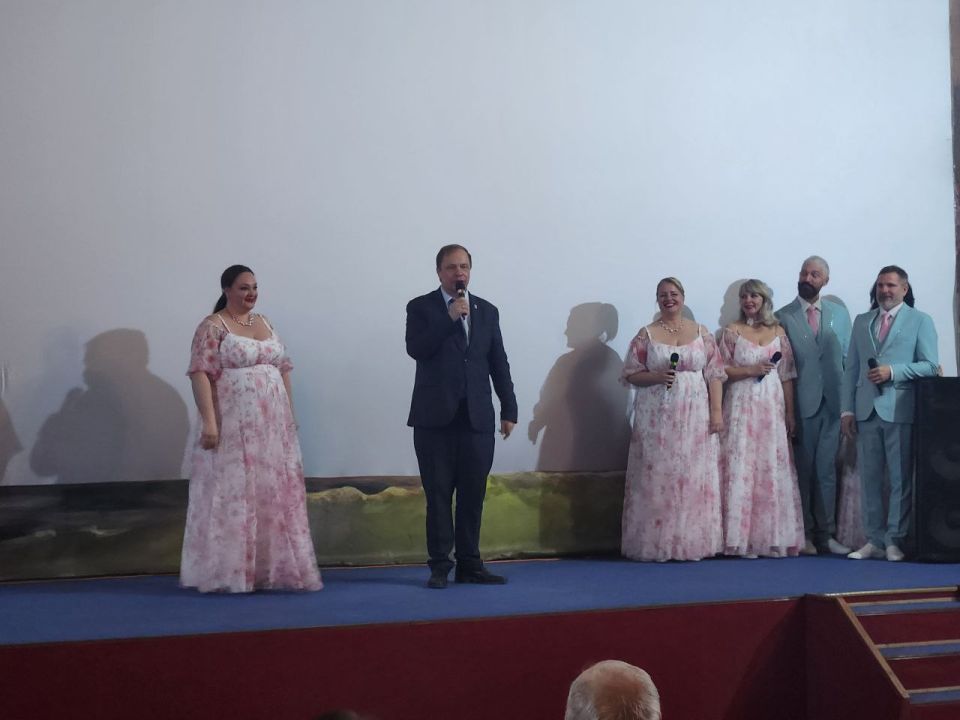 Александр Кулагин: Для наших самых любимых мам в честь Дня матери мы организовали праздничный концерт в кинотеатре "Моряк" на Северной стороне