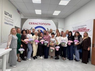 Парламентарии приняли участие в мероприятии ко Дню матери в России