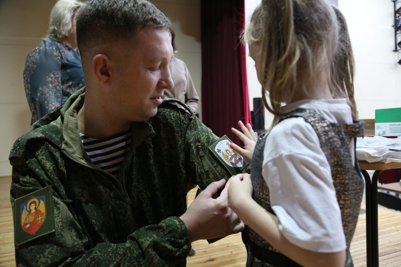 В Севастополе прошел трогательный конкурс детских рисунков «Шеврон Победы»