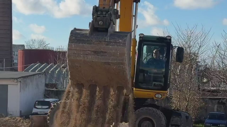 Рабочий день начал с выездного совещания на проспекте Античный