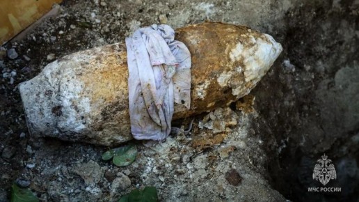 В Севастополе во дворе жилого дома нашли 50-килограммовую авиабомбу