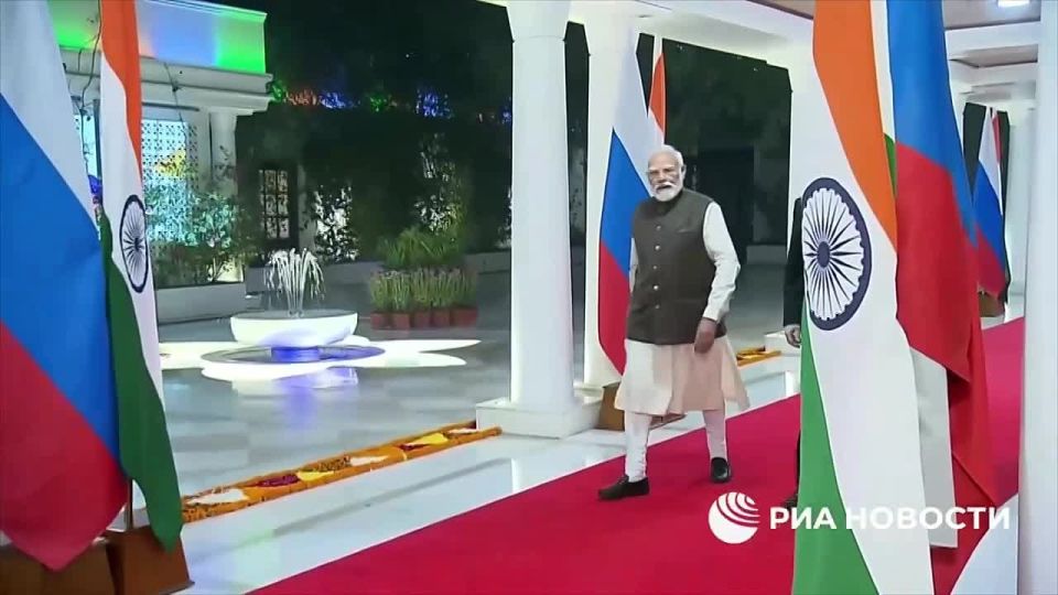 Президент России Владимир Путин во время двухдневного государственого визита в Индию дал интервью каналу India Today