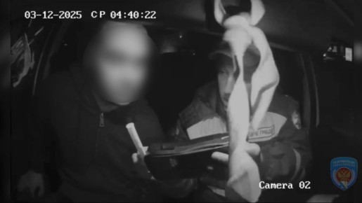 Ночная погоня: пьяный мотоциклист без прав мчался по встречке и пролетел на красный