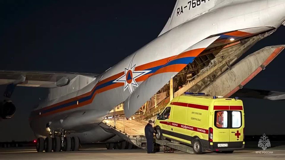 Спецборт МЧС доставил раненую во время атаки на Севастополь девочку в Москву