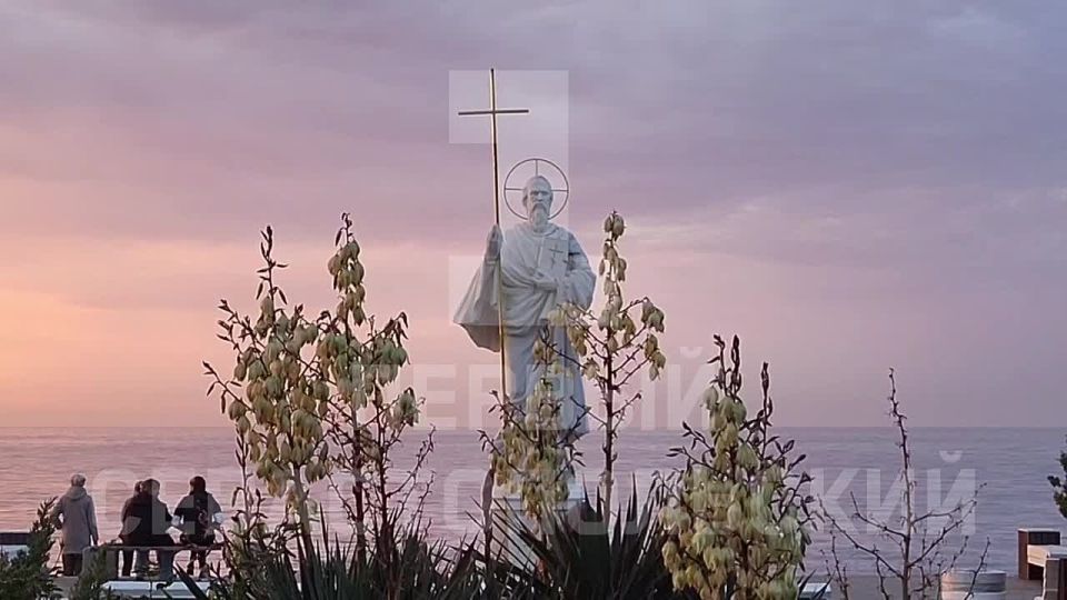 Тихий вечер на набережной Андрея Первозванного в Севастополе