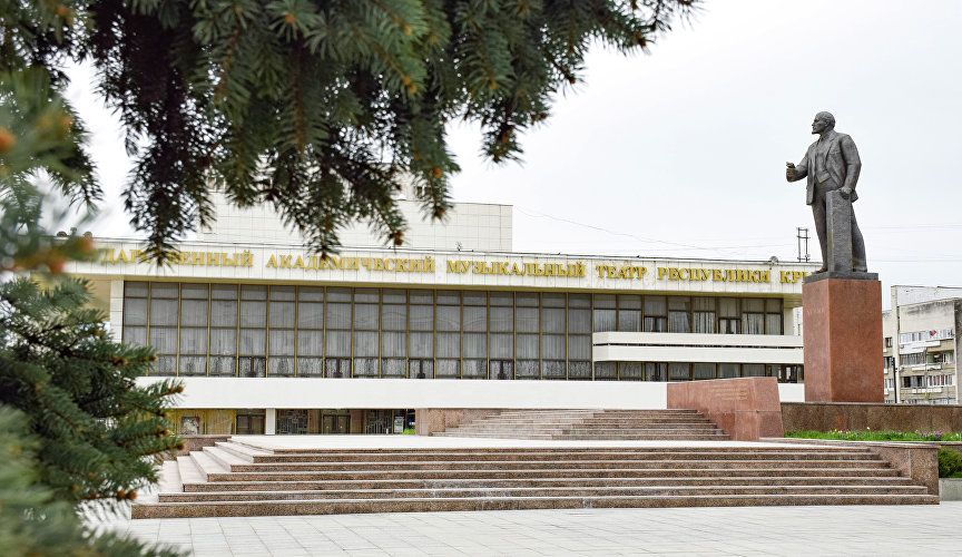 В Крыму покажут спектакль с Евгением Сидихиным и «Мистером Беларусь»