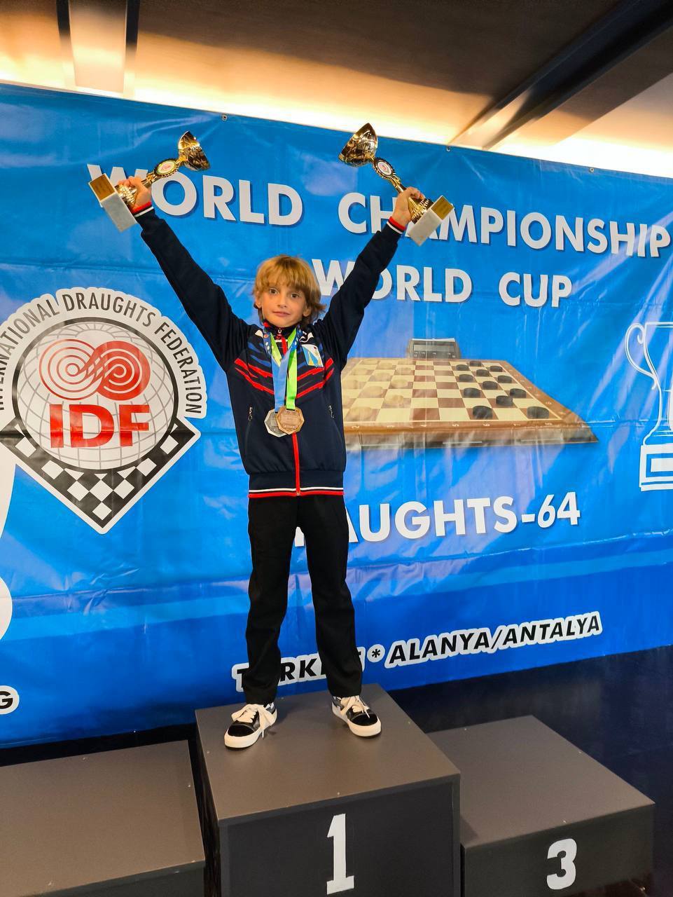 Талант + упорство = успех. Воспитанник Малой академии наук Николай Краснов завоевал несколько медалей на первенстве мира по шашкам в Турции