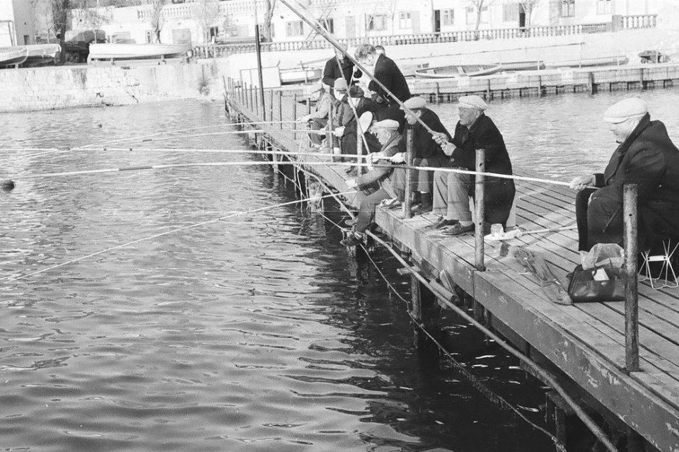 Рыбаки на набережной Корнилова, 1968 год